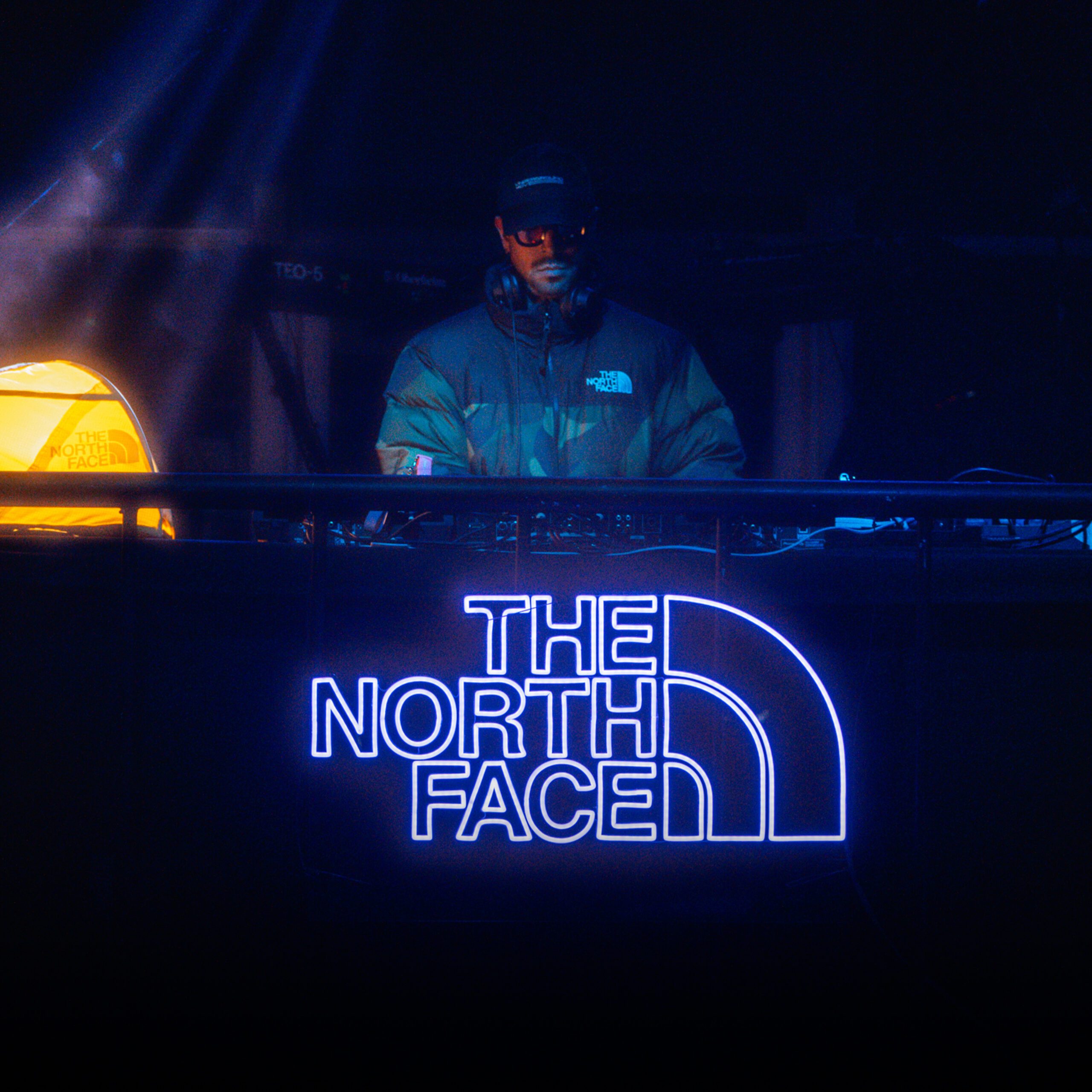 THE NORTH FACE